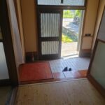 室内から玄関先