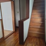 玄関から２階への階段 (玄関)