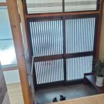 玄関の室内側より (玄関)